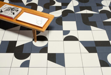 מחולל שינוי: עיצוב חדר רחצה סביב אלמנט עיצובי עיקרי