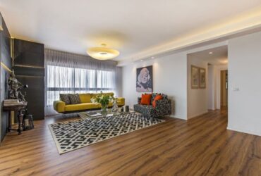 הנחת יסוד: פרקט כריצוף יכול לטפס גם על הקיר