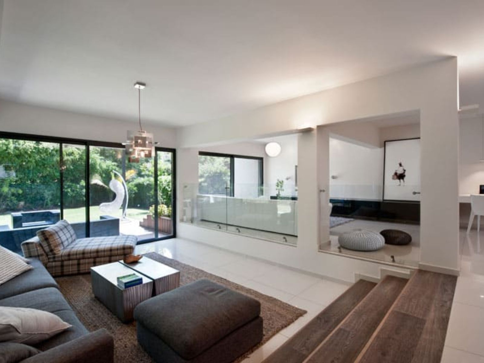 סלון ופינת אוכל בשני מפלסים