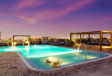 חם לכם? כך תעצבו בריכת שחייה על גג או מרפסת ביתית