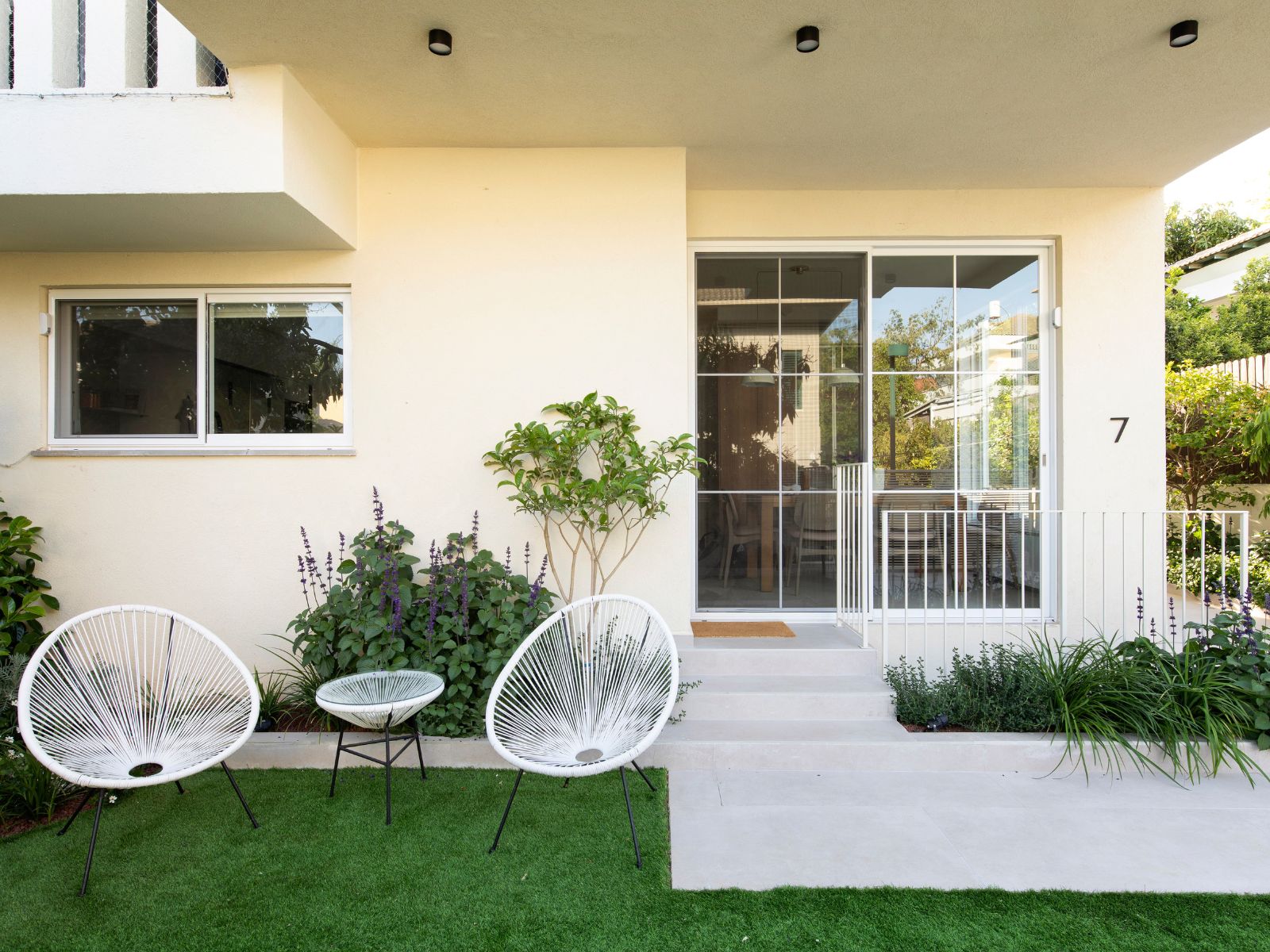 פינת ישיבה בחצר