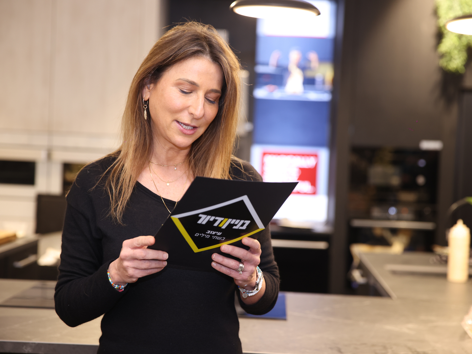 אסנת אונגר בניין ודיור