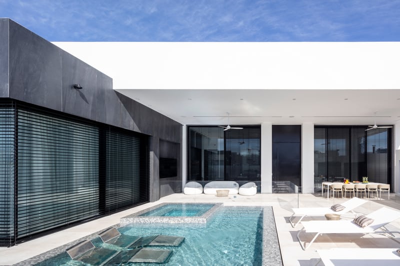 בריכה בבית פרטי