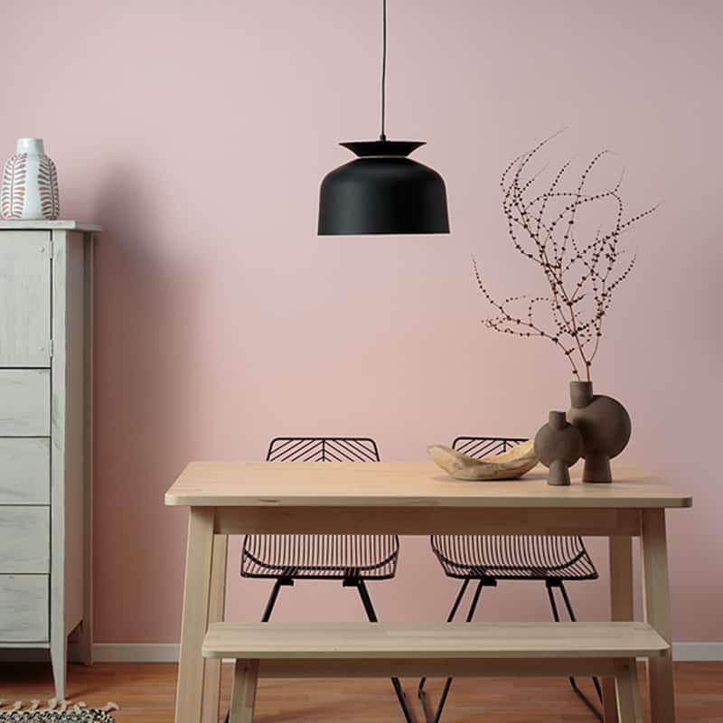 קיר ורוד שולחן