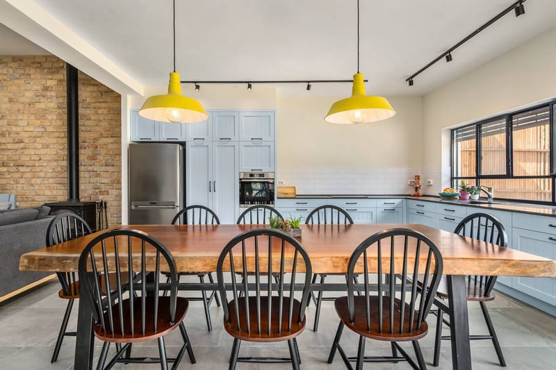 שולחן אוכל עץ גדול