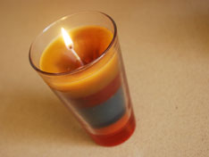 DIY: כך תכינו בעצמכם נר ממוחזר