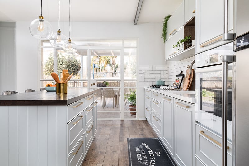 מטבח לבן מעוצב