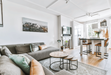 מחוברים: כל הדרכים לשילוב הראוי בין הסלון למטבח