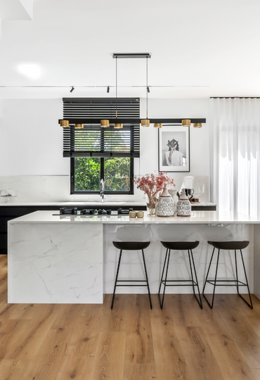 בסימן האביב: הצצה לבית בעיצוב מודרני, יפיפה ומאיר עיניים