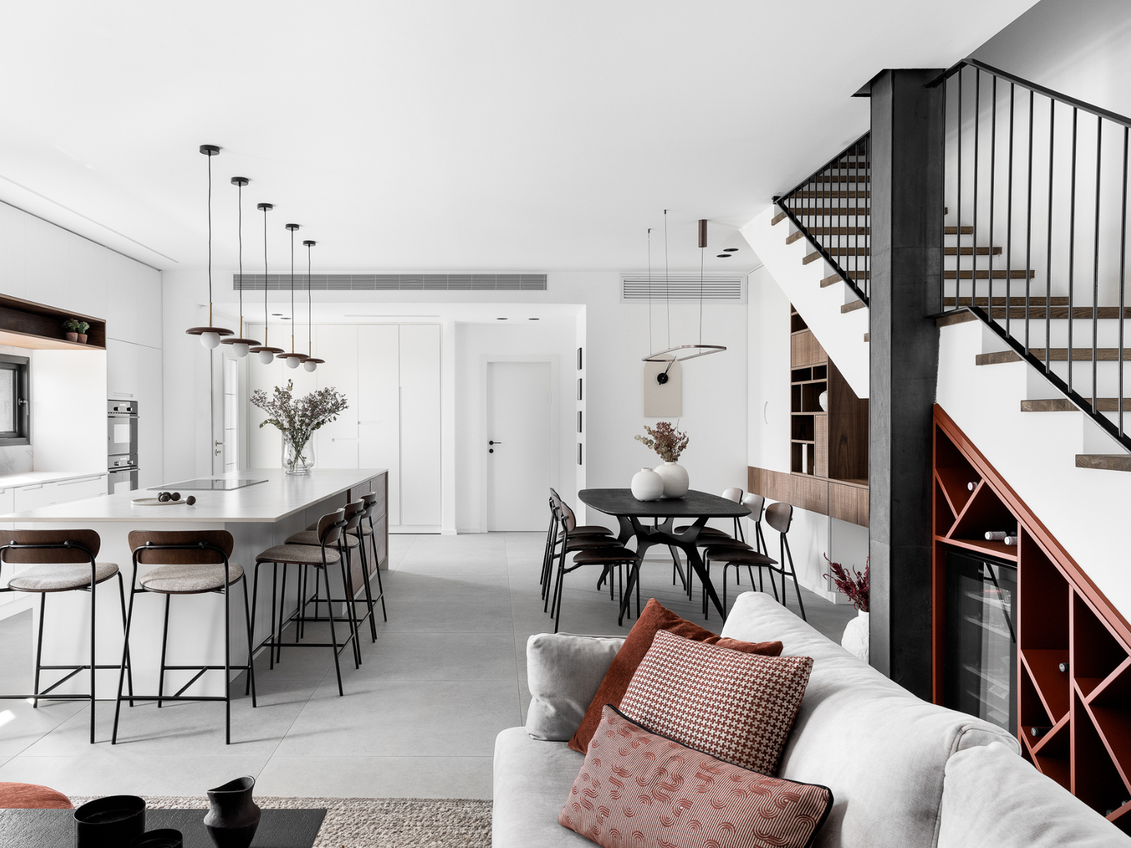 פתרון למרווח מתחת למדרגות