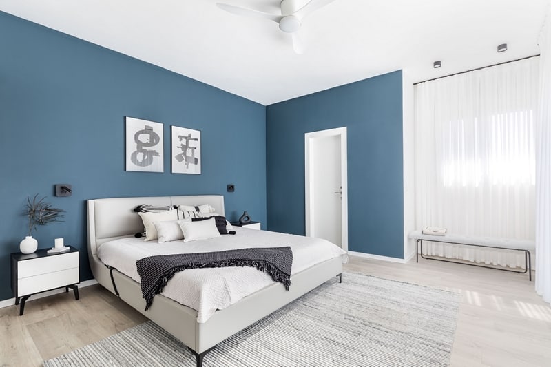 חדר שינה זוגי בתכלת