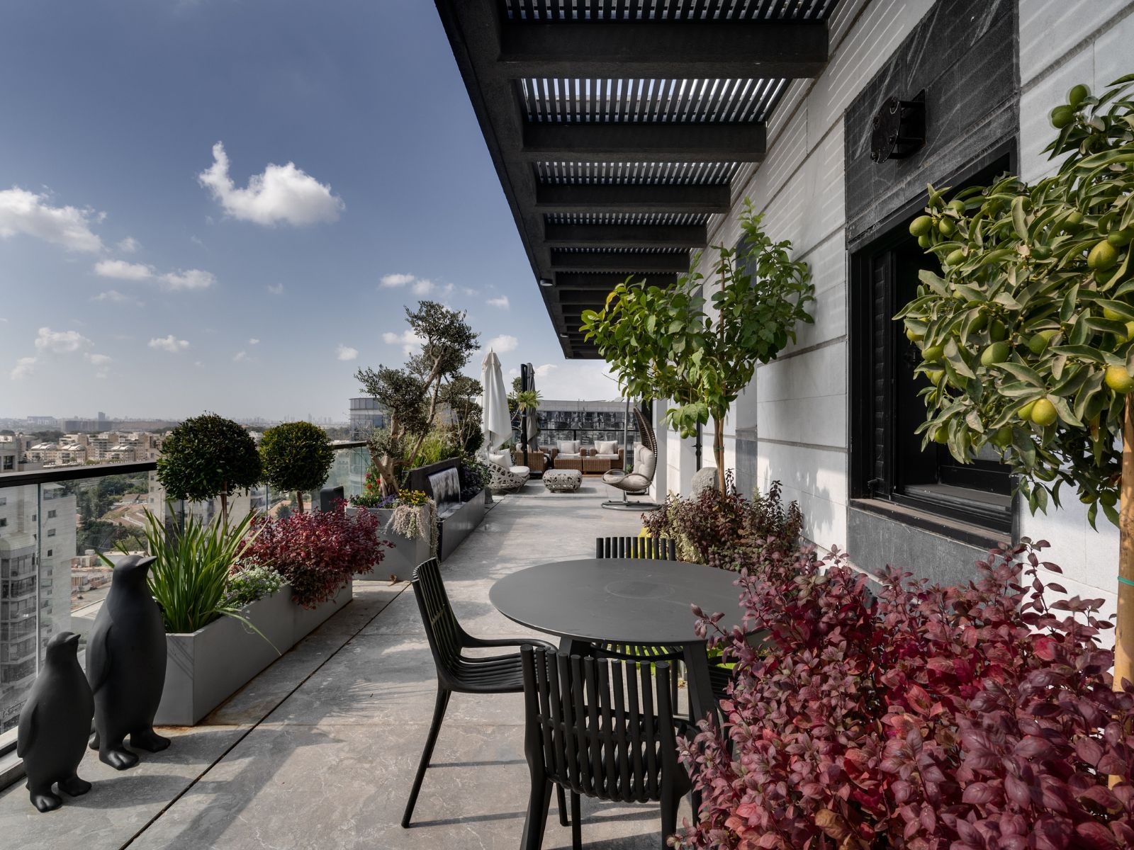 פינת ישיבה במרפסת