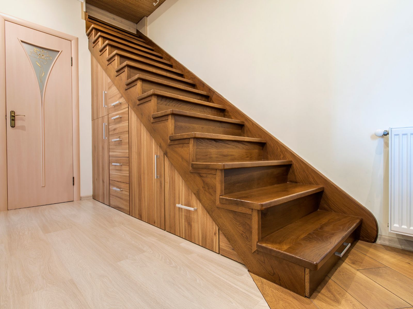 אחסון מתחת למדרגות