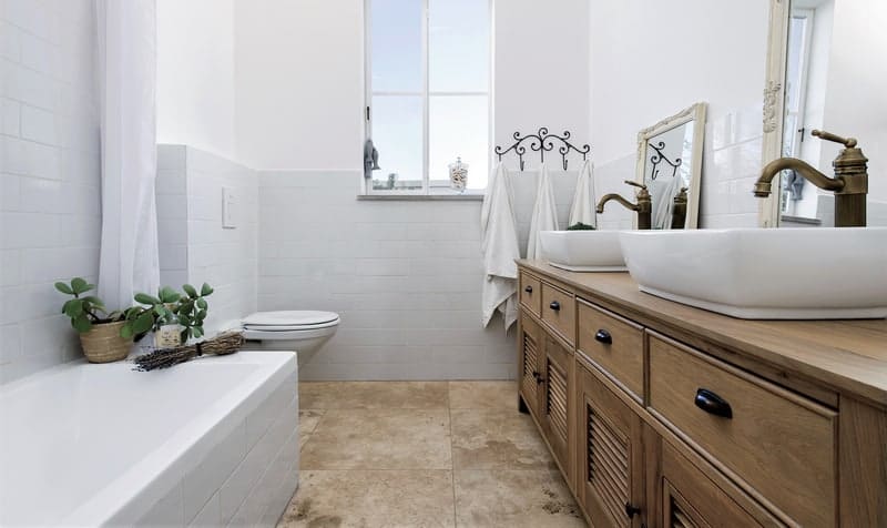 חדר שירותים בסגנון מודרני