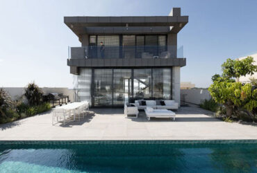 החיים בקופסה: הפתרון היצירתי של הבית החדש בשפלה