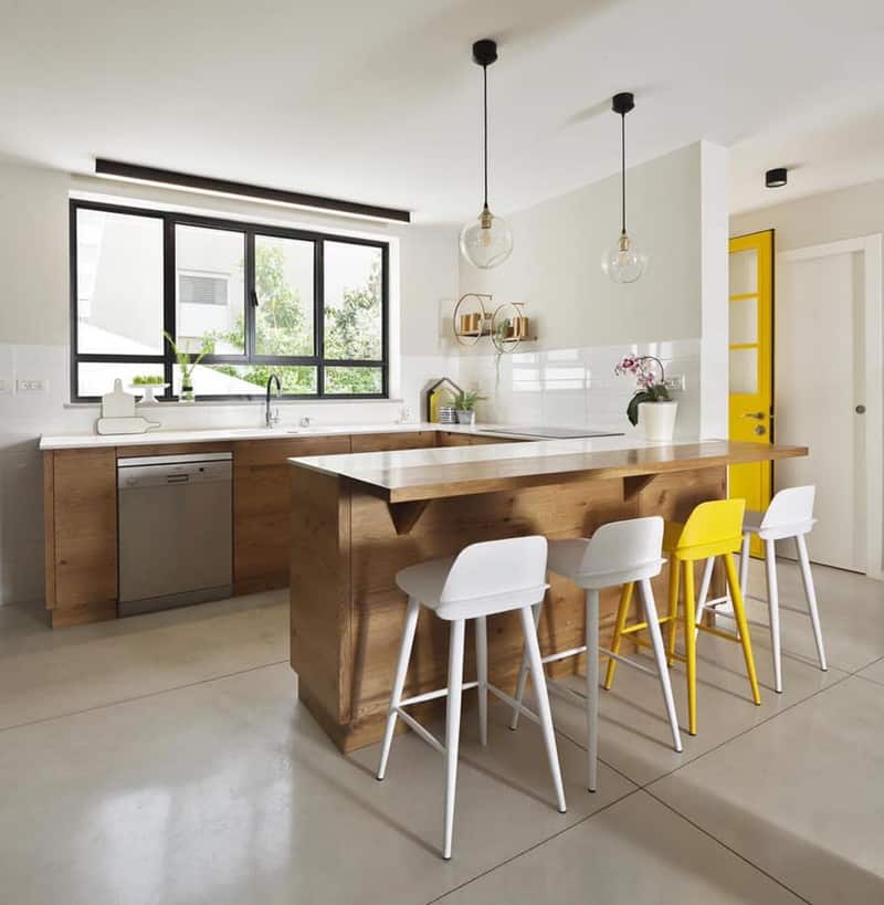 מטבח ואי בצורת האות ח'