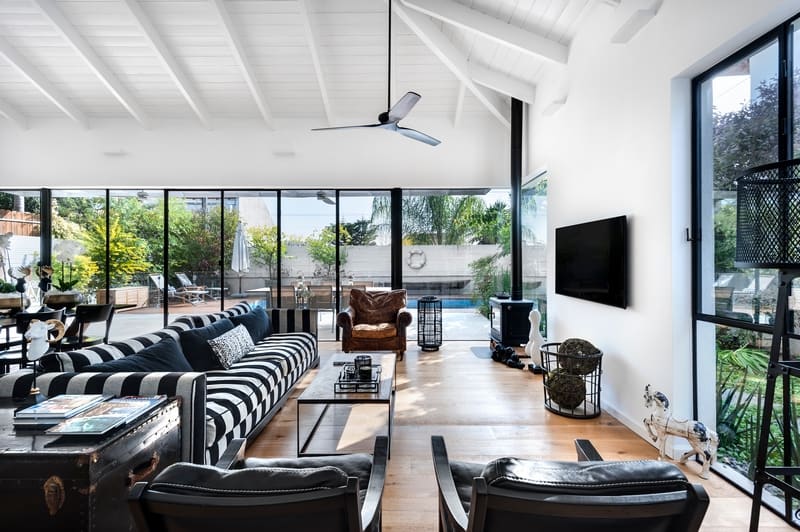 סלון בשחור לבן