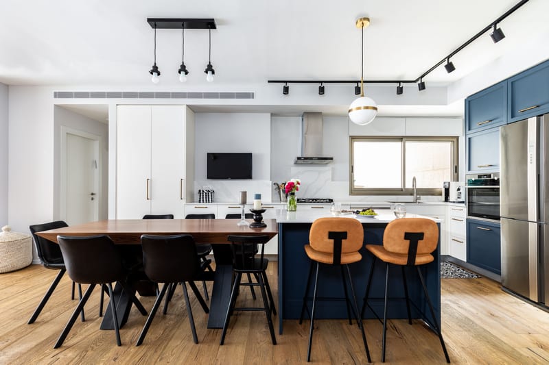 מטבח ושולחן אוכל בעיצוב כפרי