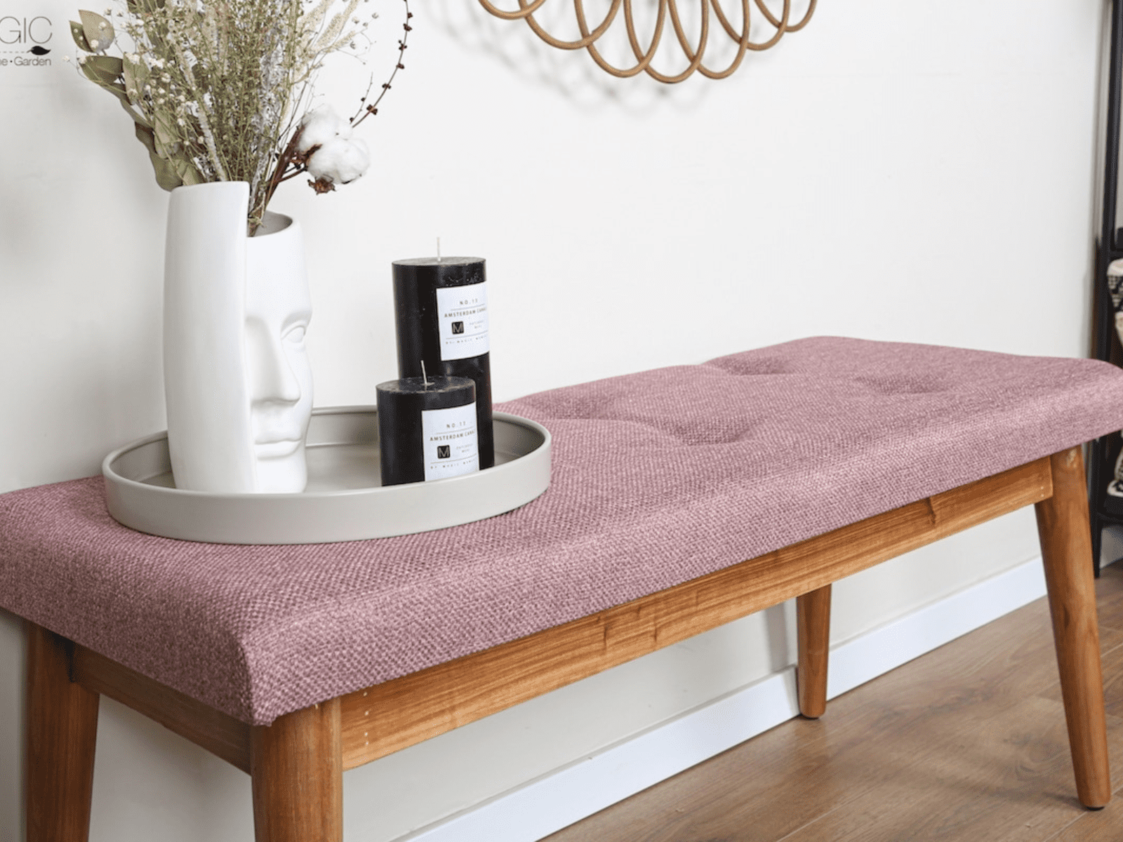 ספסל בעיצוב מוקפד