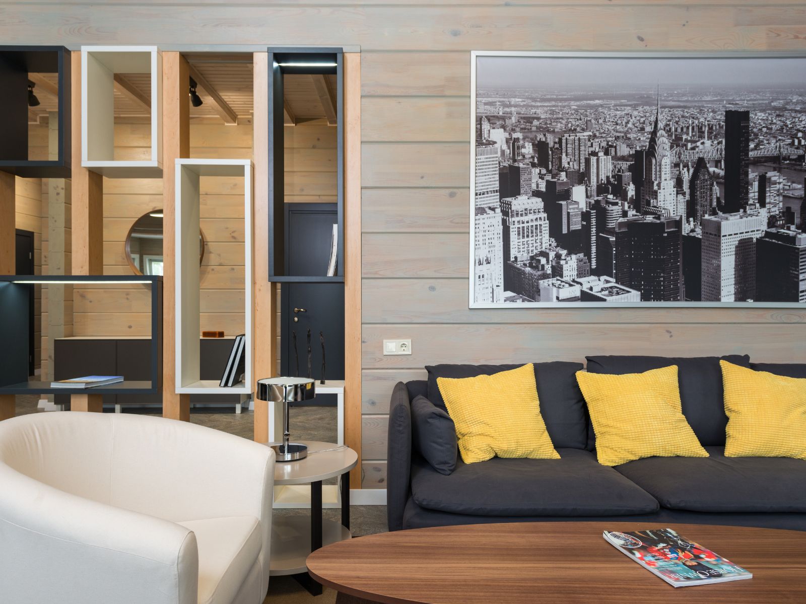 ספה בגווני שחור צהוב