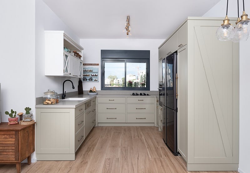 מטבח בצורת האות ח'