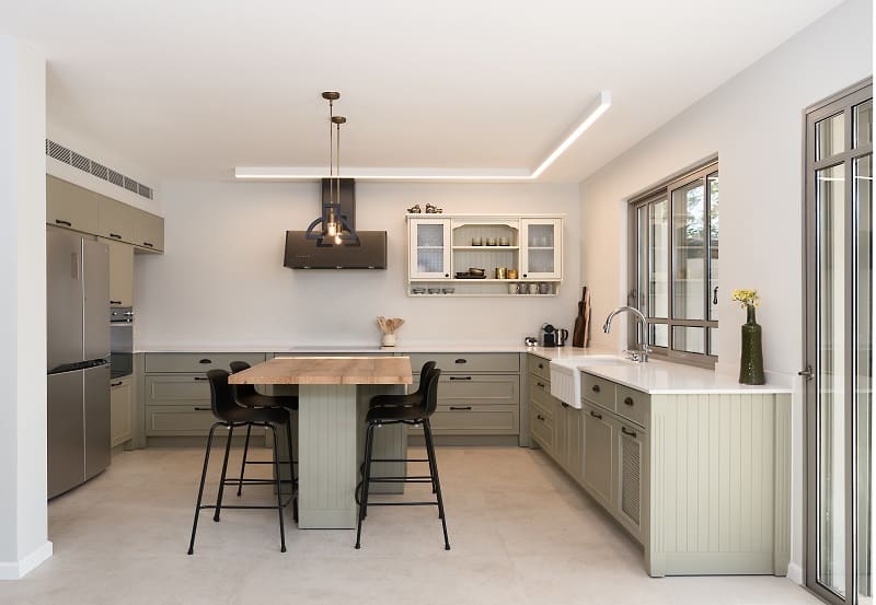 מטבח עם אי במרכז