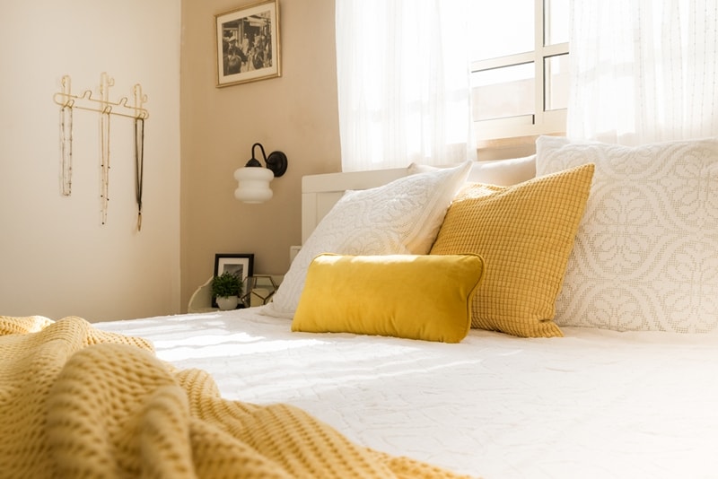 כריות צהובות