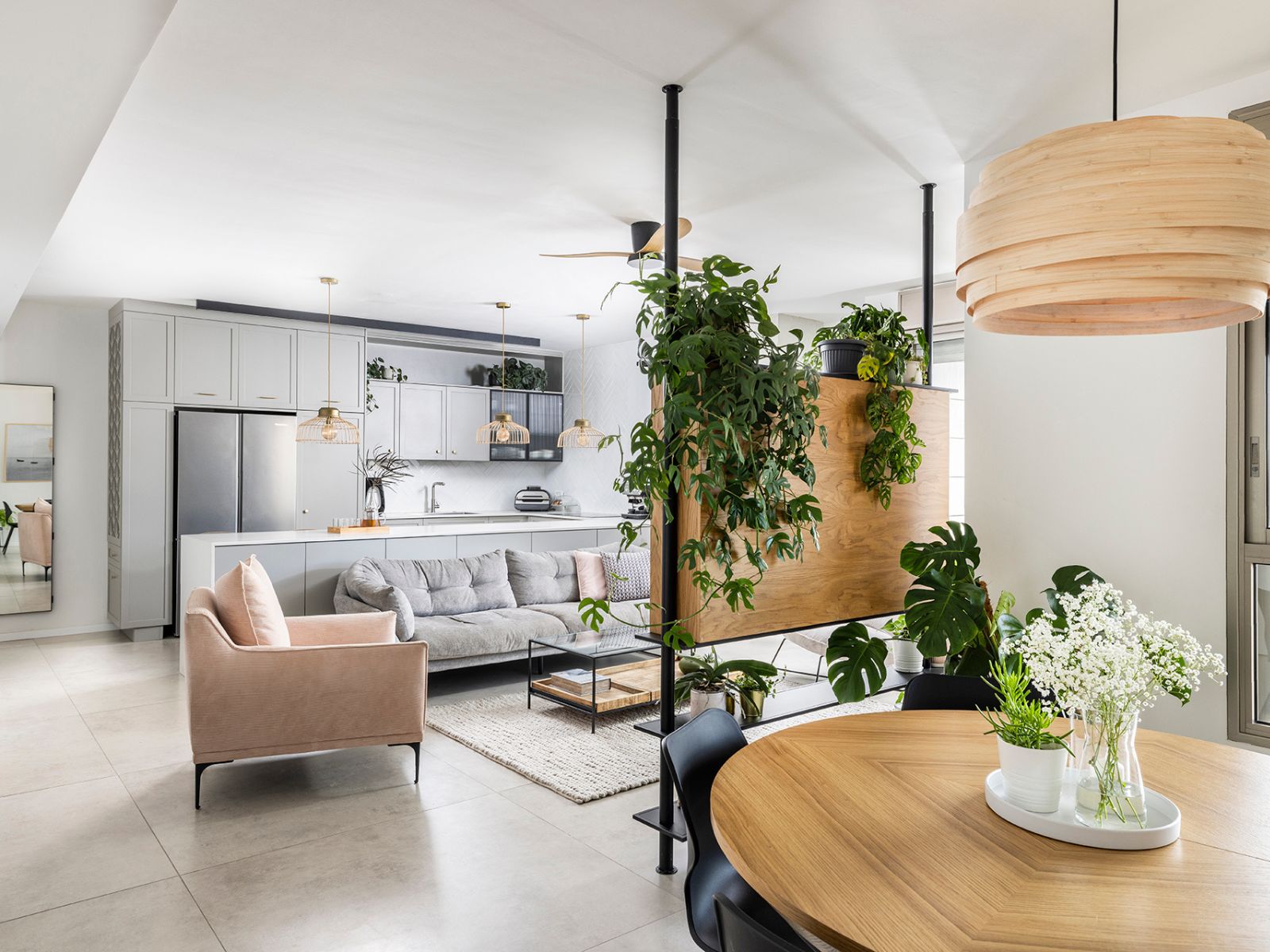 פינת אוכל במראה עץ טבעי