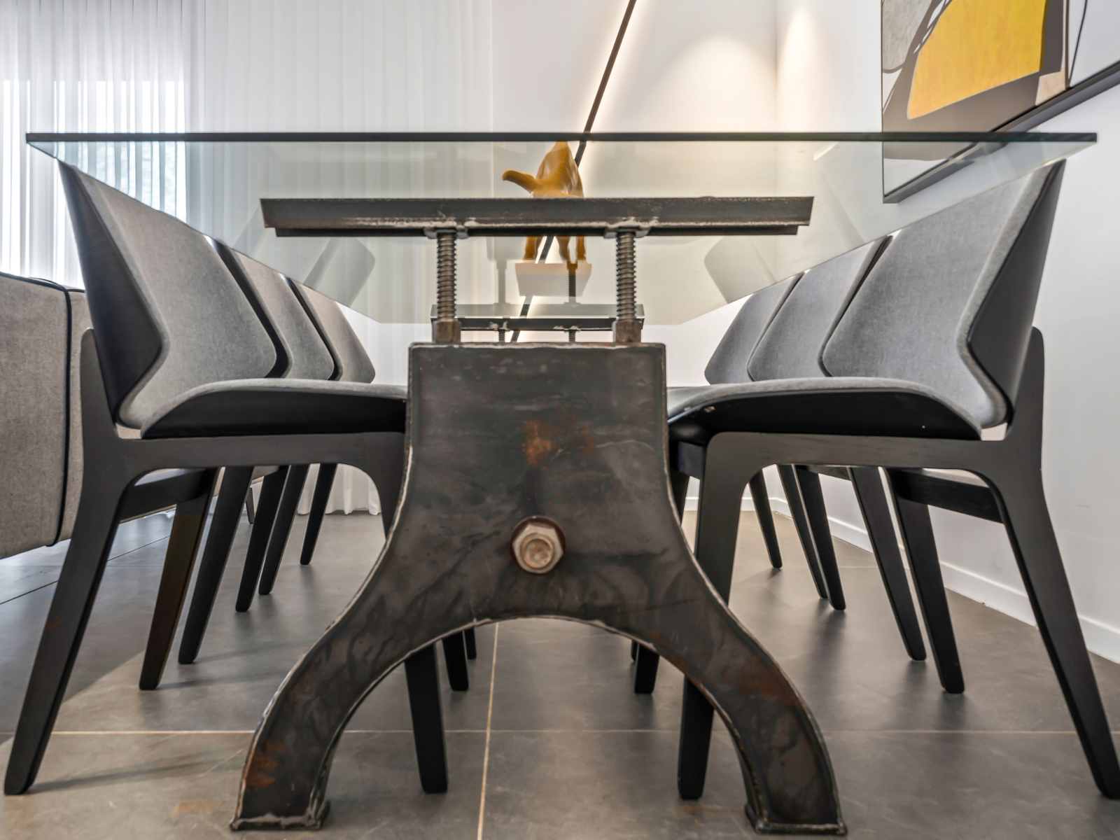 פינת אוכל מברזל