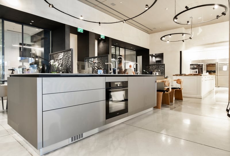 מטבח נירוסטה גדול