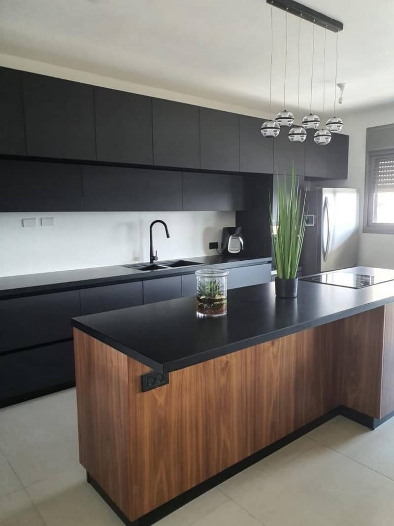 מטבח שחור עץ