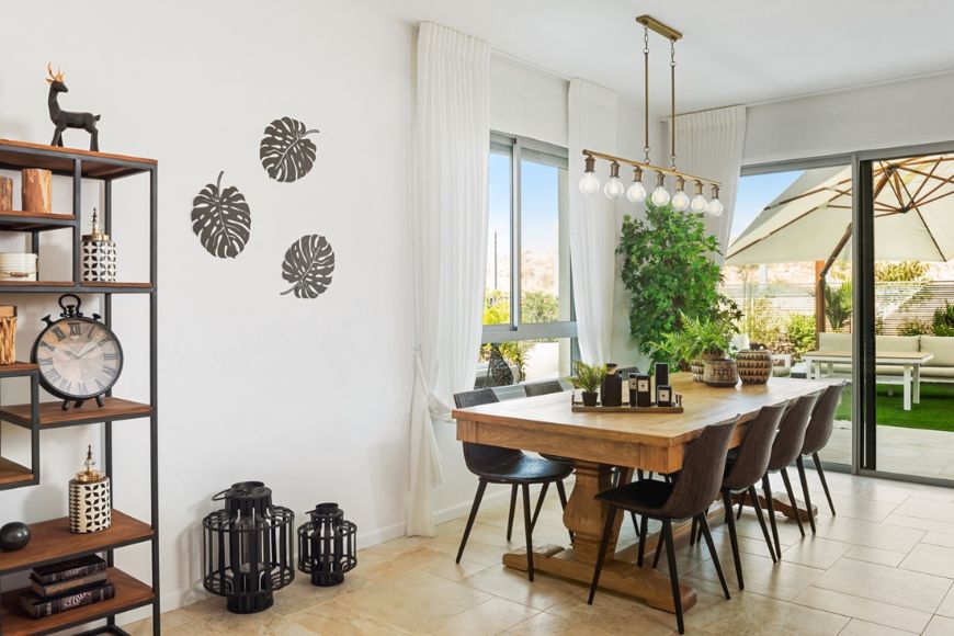 פינת אוכל עם נוף למרפסת, עיצוב: מורן בר אור, צילום: אודי גורן