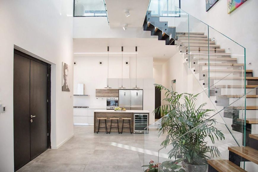 מטבח, מדרגות, עיצוב: מורן בר אור, צילום: אודי גורן