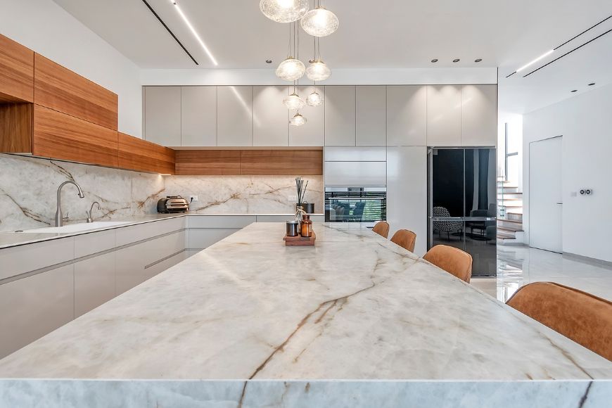 מטבח יוקרתי, עיצוב: שרי מיכלוביץ, צילום: אייל גוטמן