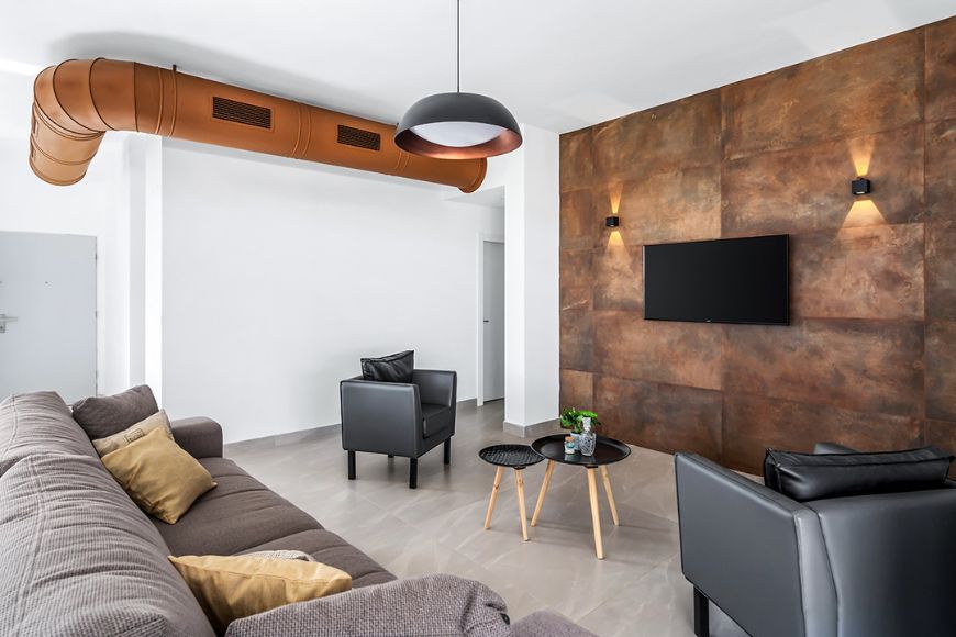 קיר כוח בסלון, עיצוב: שרי מיכלוביץ, צילום: אייל גוטמן