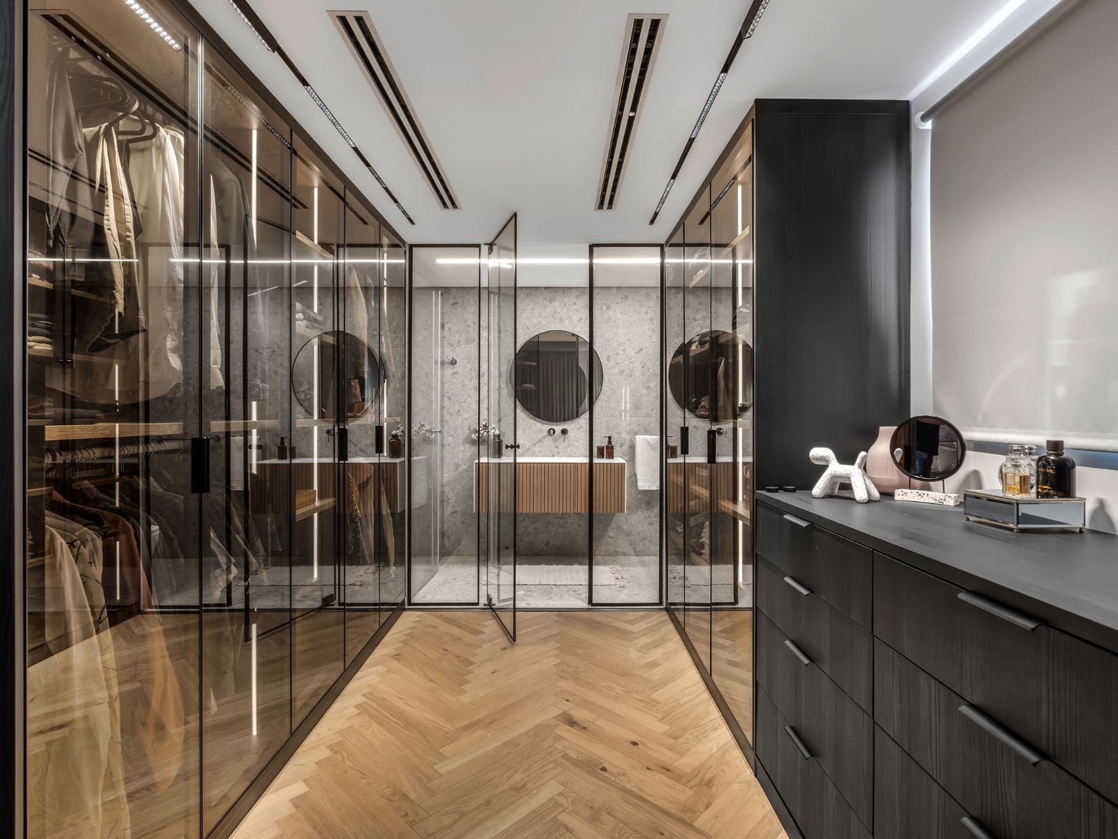 חדר רחצה וחדר ארונות בעיצוב חכם חדר רחצה וחדר ארונות בעיצוב חכם