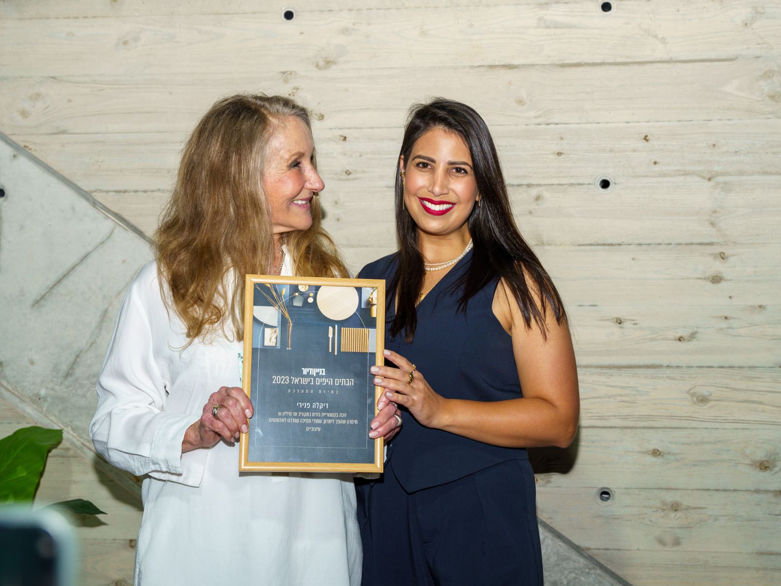 המעצבת דיקלה פנירי וחדווה אלמוז