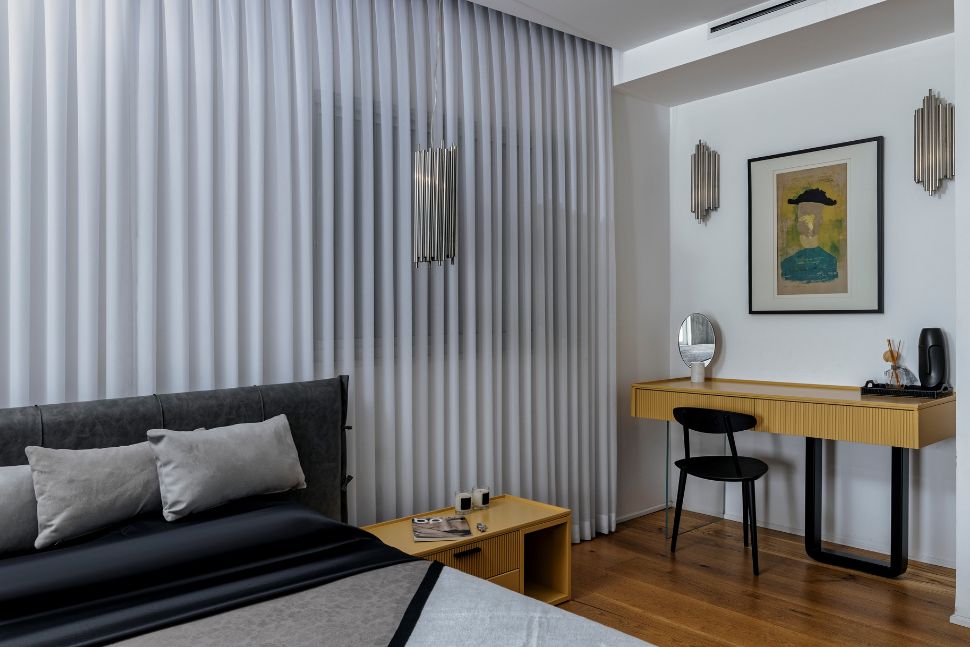 פינת עבודה בחדר שינה