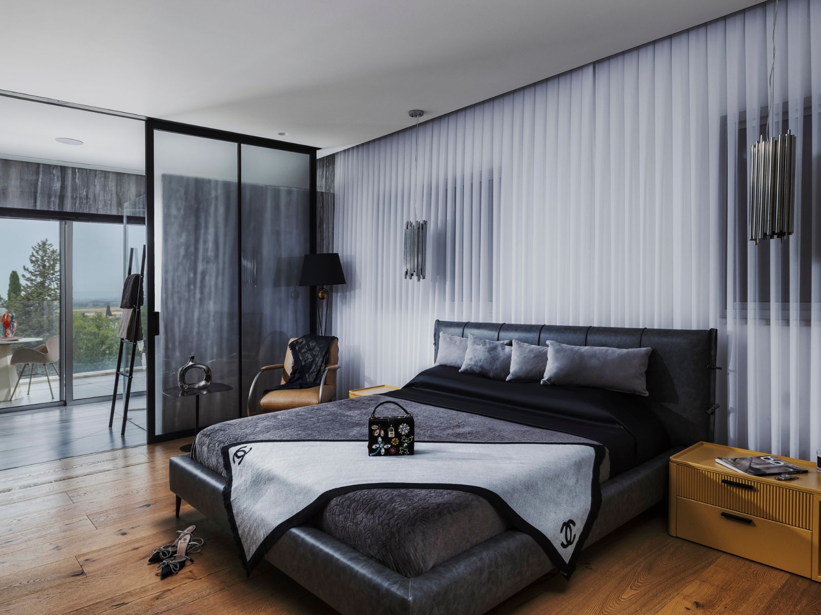 חדר שינה עם מרפסת פרטית