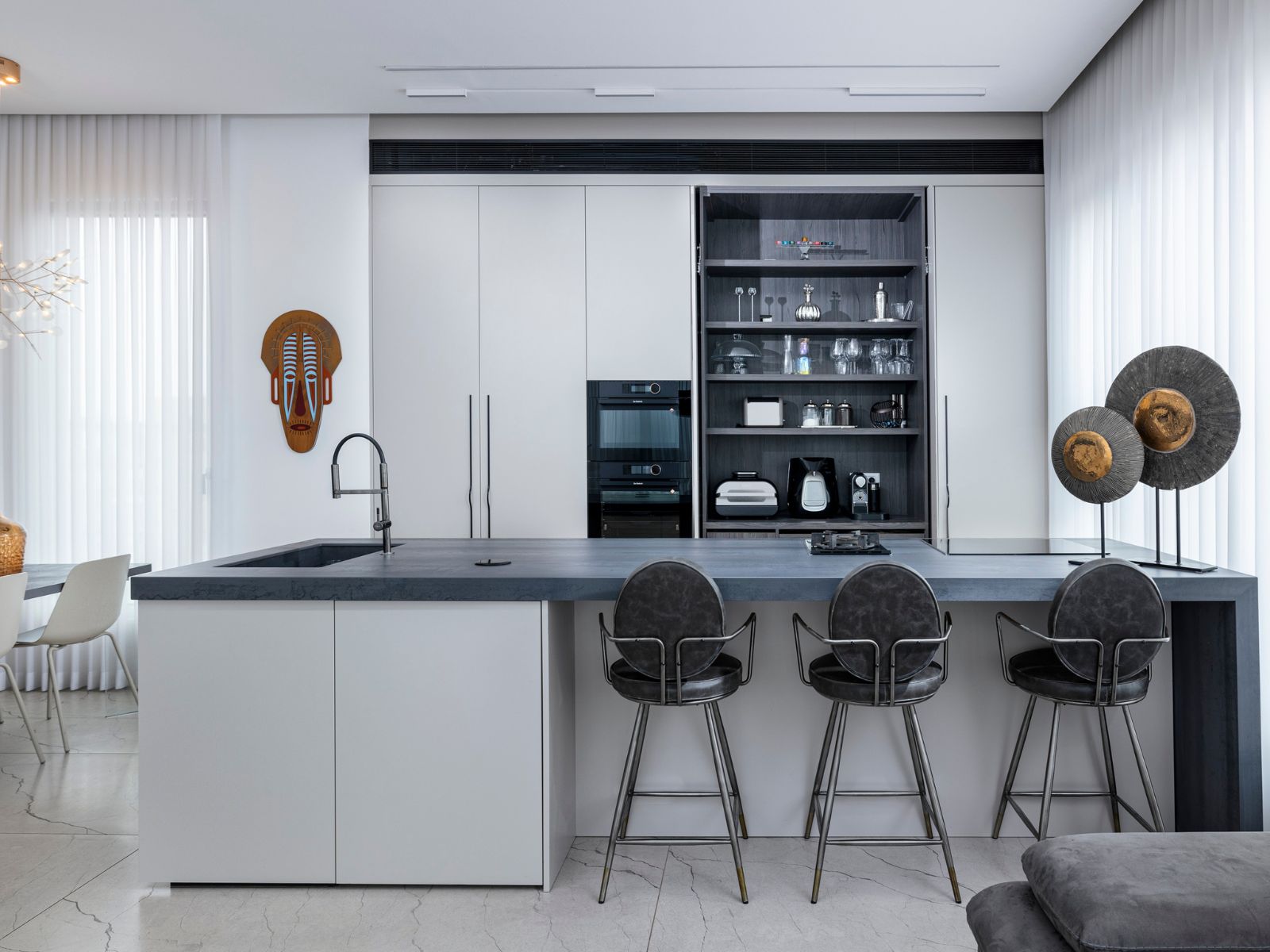 מטבח מודרני לבן