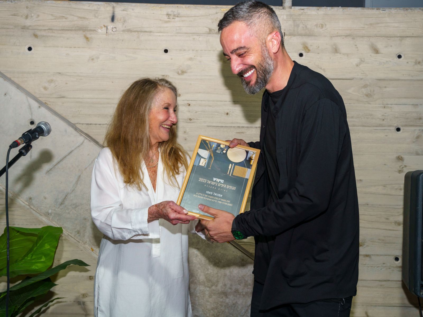 האדריכל אמנואל מאמו וחדווה אלמוז