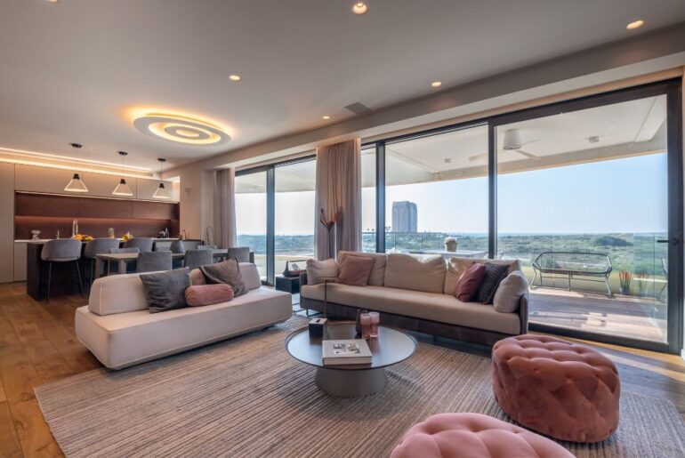 |||||חימום מתחת לריצוף - חדר משפחה|חימום מתחת לריצוף - סלון|חימום מתחת לריצוף - סלון|חימום מתחת לריצוף -מטבח|חימום מתחת לריצוף -חדר שינה|חימום מתחת לריצוף -חדר אורחים ועבודה|חימום מתחת לריצוף חדר רחצה|חימום מתחת לריצוף -מטבח|חימום מתחת לריצוף -מטבח|חימום מתחת לריצוף -מרחב חברתי|חימום מתחת לריצוף -חדר אורחים ועבודה|עיצוב פנים: עפרה עזורי- סטודיו לעיצוב פנים צילום: עמרי חת|עיצוב פנים: עפרה עזורי- סטודיו לעיצוב פנים צילום: עמרי חת|חימום מתחת לריצוף -חדר שינה