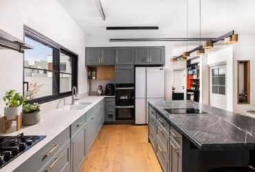 עיצוב אקלקטי ופרקטי: צבעים, חומרים ושפע  מקומות אחסון