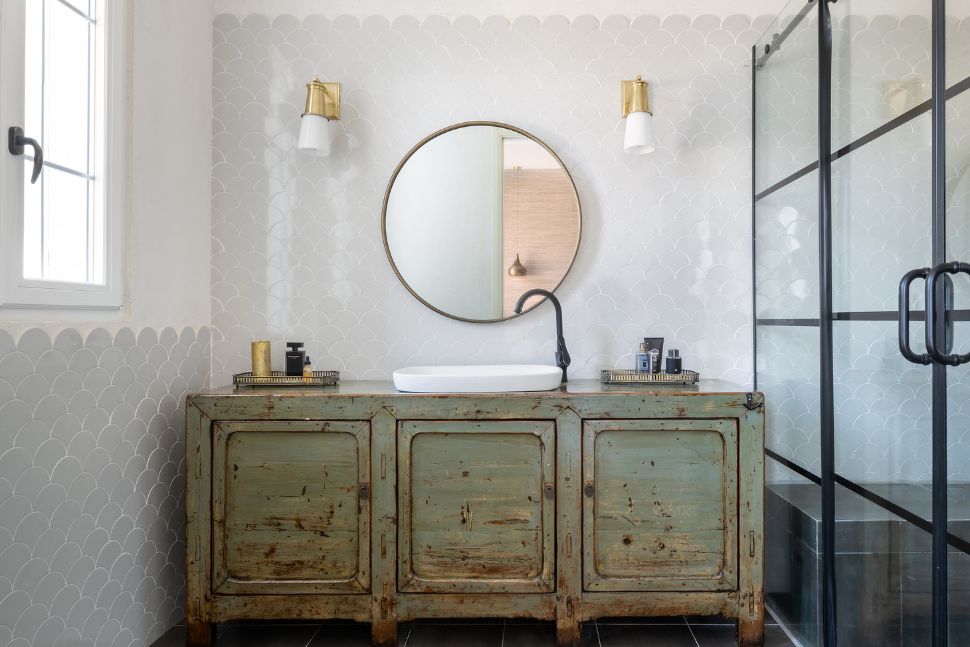 בית ים-תיכוני בסגנון קלאסיקה אירופאית חדר רחצה