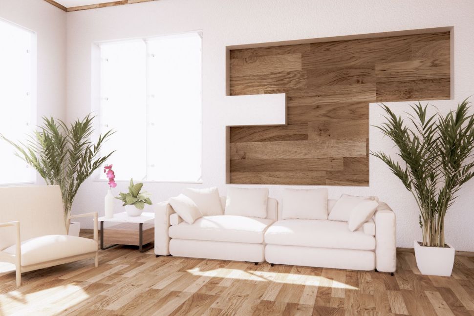 קיר לבן משולב בעץ