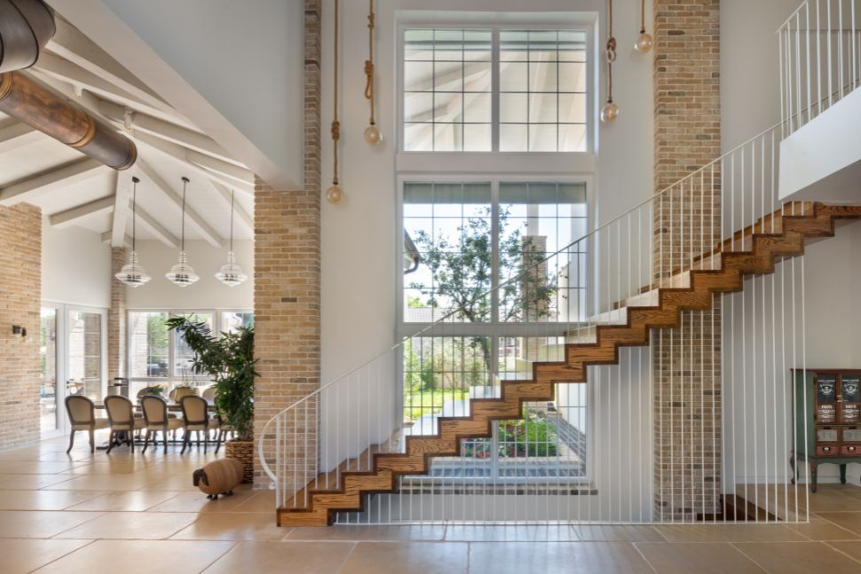 בית ים-תיכוני בסגנון קלאסיקה אירופאית מדרגות