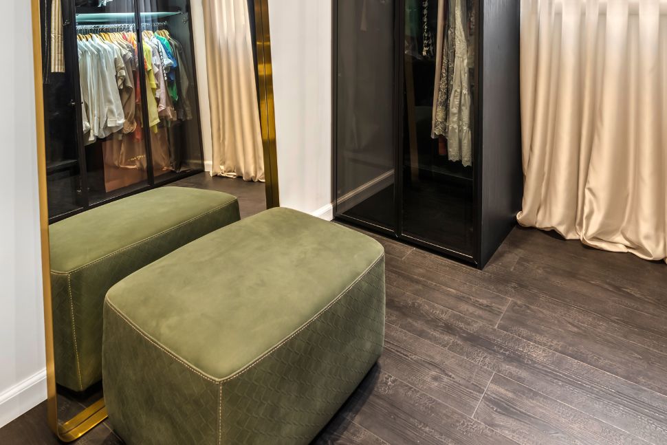 מראה בחדר שינה