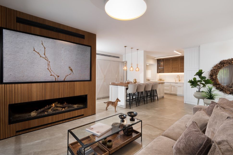 חיפוי קיר בסלון, עיצוב: ענת רגב