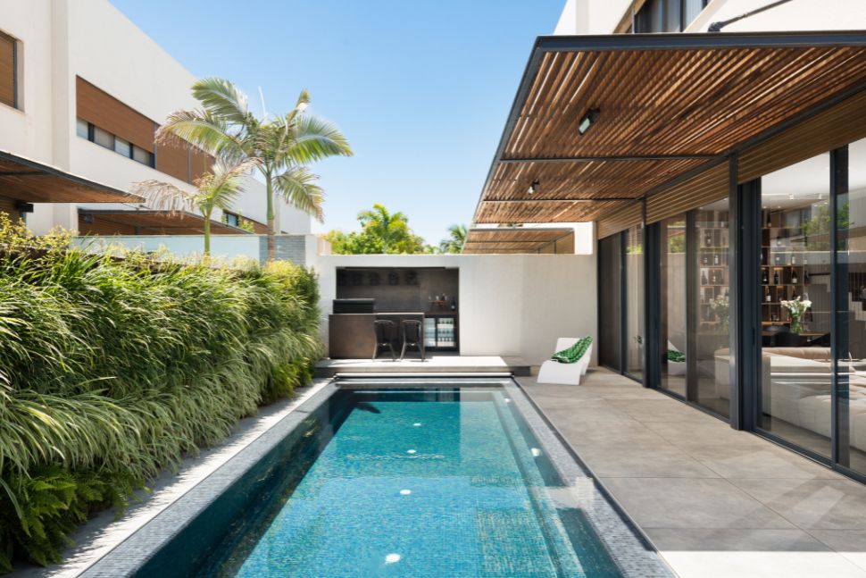 בריכת שחייה