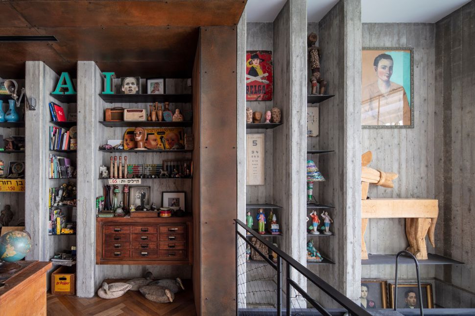 אוספי על מדפים